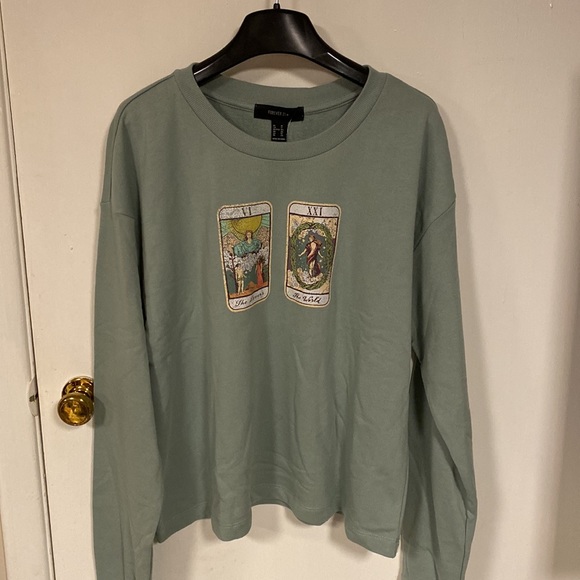 Forever 21 crewneck - Picture 2 of 9